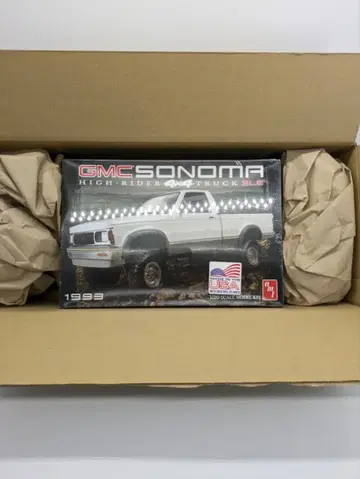 AMT 1/20 1993 GMC 소노마 4 x 4 픽업 트럭
