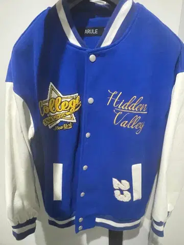 ARULE 스타디움 자켓 파랑/화이트 자수 장식