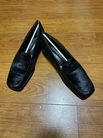 블랙 가죽 로퍼