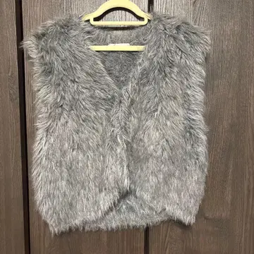 내추럴 뷰티 베이직 그레이 에코 퍼 베스트 새상품급!