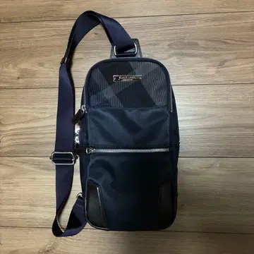 블랙 라벨 나일론 블랙 숄더백