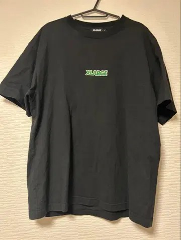 XLARGE 블랙 로고 티셔츠