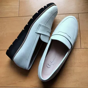 통굽 로퍼 화이트