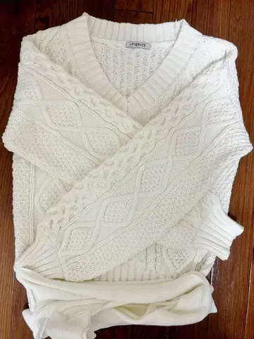 LIPSERVICE 백리본 화이트 니트