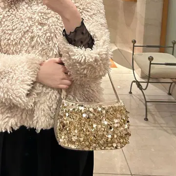 4C 스팽글 골드 핸드백