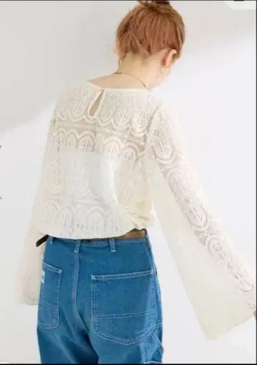 레이스 자수 화이트 블라우스 b.c stock