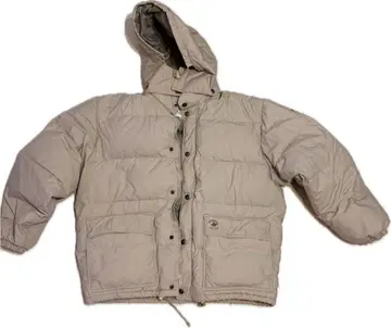 후드 부착 베이지 다운 자켓