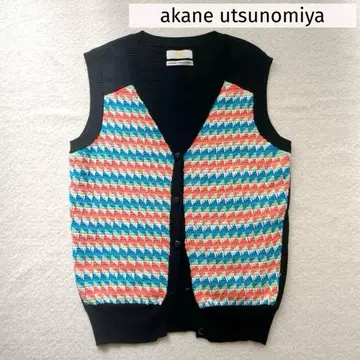 아카네 우츠노미야 기하학 패턴 니트 베스트