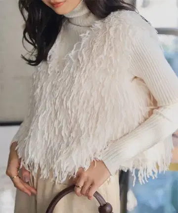 KOBELETTUCE 볼륨 퍼 숏 기장 상의