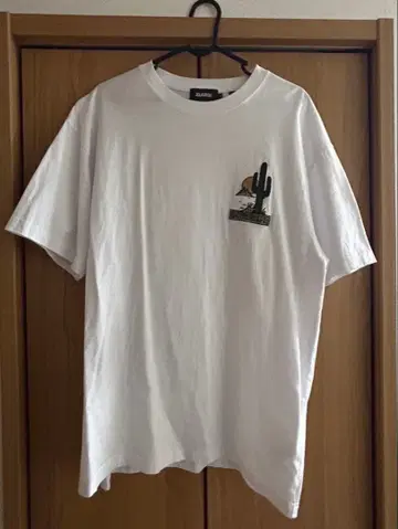 X-LARGE 선인장 프린트 T셔츠 화이트