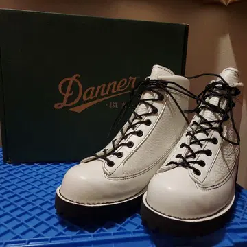 Danner 화이트 가죽 워크 부츠 살바움 별주