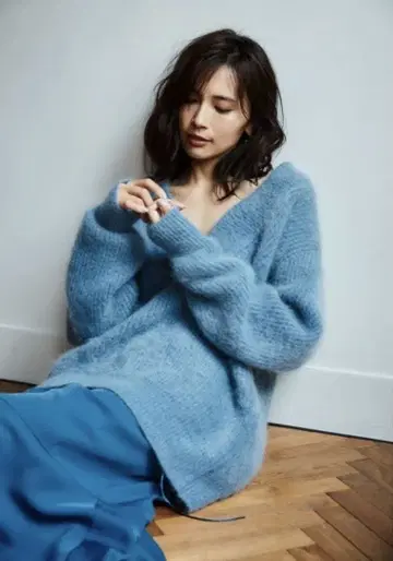 FRAY I.D 모헤어 V넥 니트 풀오버 블루