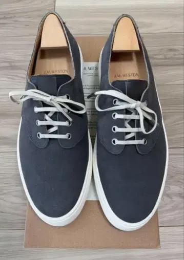 J.M.WESTON 투모로우랜드 별주 스니커즈