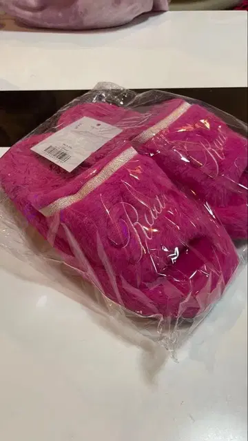 레어 rady 핑크 퍼 슬리퍼 로고