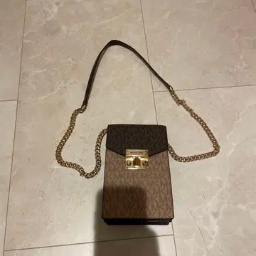 MICHAEL KORS 모노그램 숄더백