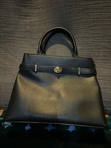 블랙 핸드백 합성 피혁