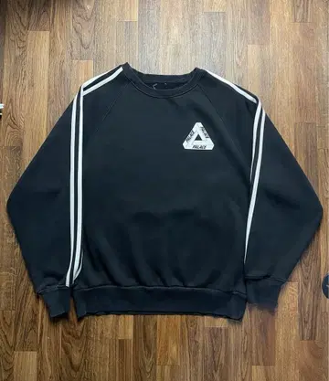 Palace 로고 맨투맨 블랙