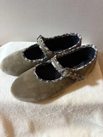 새상품급 카데나 벨로아 스트랩 슈즈 38 레오파드 무늬 카키