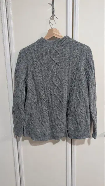 SonnyLabel 그레이 케이블 니트 스웨터