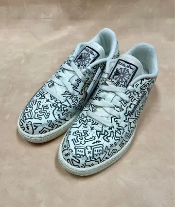 리복 키스 해링 스니커즈