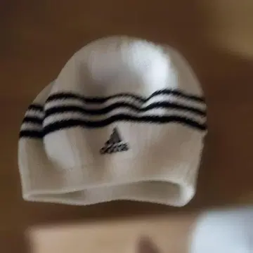 adidas 화이트 니트 모자 스트라이프