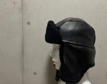 블랙 가죽 플라이트 캡 귀도리 포함