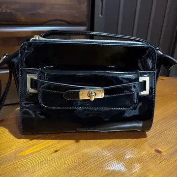 aeros venuss 블랙 에나멜 숄더백