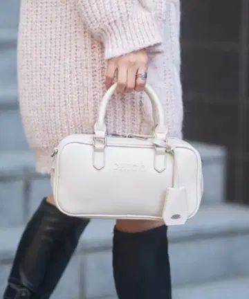 chico 가로 엠보싱 가죽 스퀘어 백