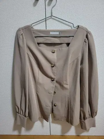 overE 스퀘어넥 블라우스 96