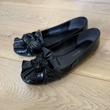 츠모리치사토 에나멜 블랙 리본 포함 플랫슈즈