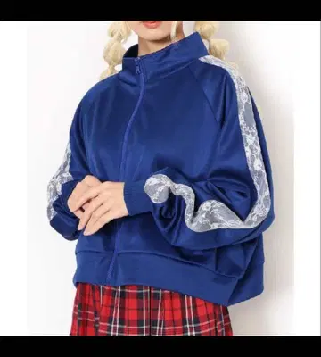 푸뉴즈 레이스 라인 크롭 저리 탑