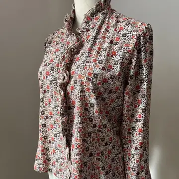 Savoir 올 패턴 프릴 스탠드 카라 긴팔 블라우스 M 사이즈