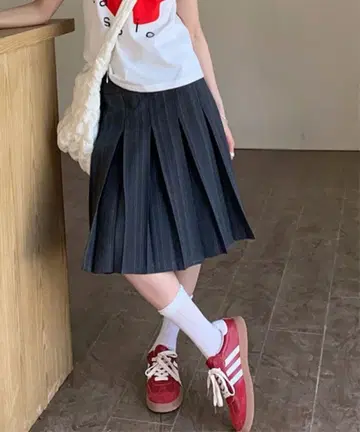 MEMECLE 스트라이프 미들 플리츠 스커트