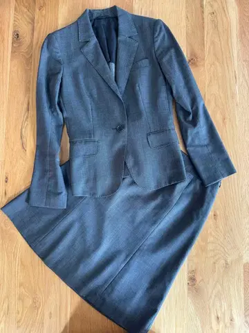 그레이 수트 싱글 버튼 자켓 플레어 스커트