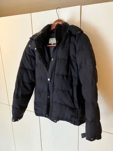 유나이티드 애로우즈 후드 부착 블랙 다운 자켓