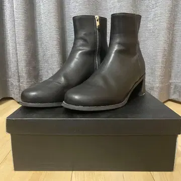 LiNoH 블랙 지퍼 달린 숏부츠