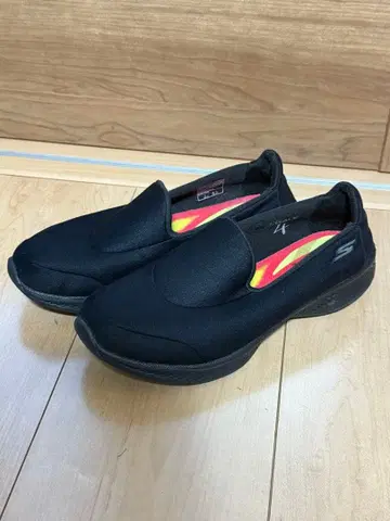 Skechers 블랙 슬립온 22.5 S 밸런스