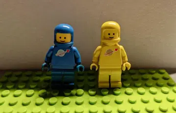 [ 가격 인하 ] LEGO 미니 피규어 우주 비행사 2체 세트