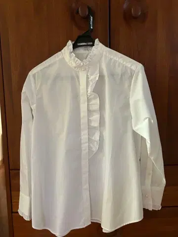 두클라쎄 스탠드 프릴 블라우스 펄 버튼 S