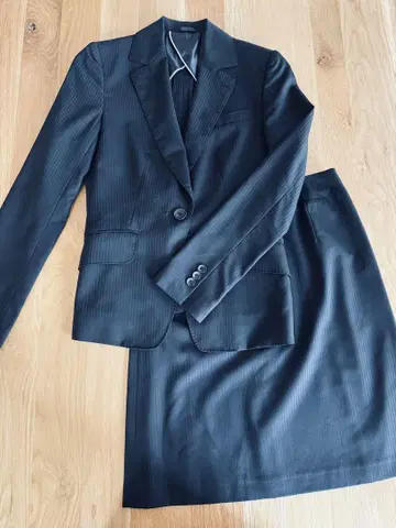 블랙 스트라이프 스커트 수트