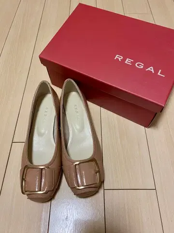REGAL 베이지 펌프스 큰 버클 22.5cm