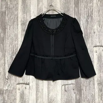 투 비 시크 [ TO BE CHIC ] 비즈 장식 블랙 자켓