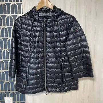 케이프 혼 후드 부착 다운 자켓 네이비