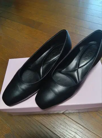 DIANA 포멀 플레인 펌프스