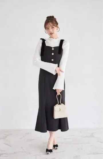 어깨 벨로아 리본 비쥬 버튼 오버롤 스커트 토코 블랙 원피스