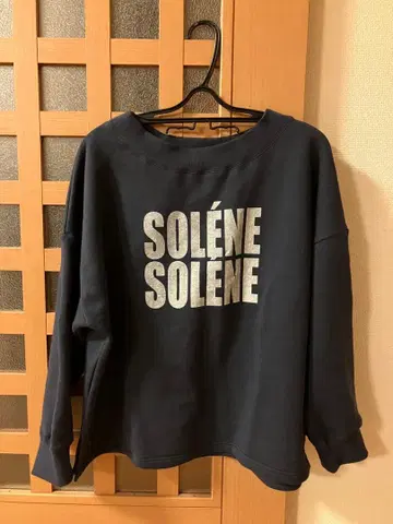 이번 시즌 신상 미사용 새상품 슈가 로즈 빈티지풍 로고 상의