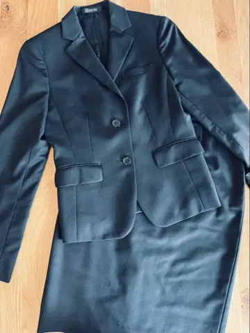 블랙 스커트 수트 투버튼 자켓