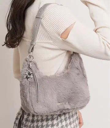 Chico 퍼 라운드 숄더백 그레이