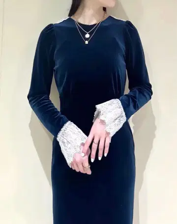 백프릴 벨로아 롱 드레스 LILYBROWN