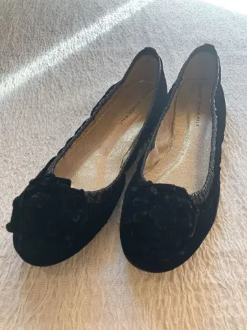 새상품급 츠모리치사토 워크 스웨이드 24cm 플랫슈즈 펌프스